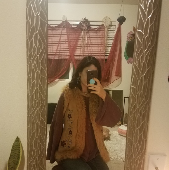 VINTAGE FUR LINED, FLOWER EMBROIDERED VEST🌼 EU CONDITION - Picture 13 of 16